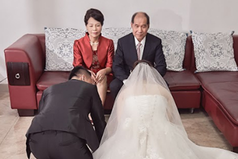 Kneeling Down to the Bride's Parents